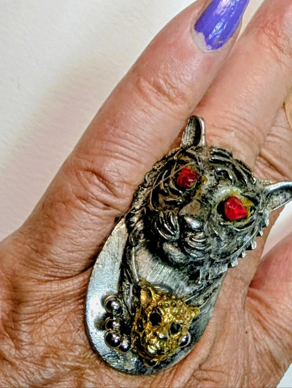 Wendy Gell tiger ring with baby leopard